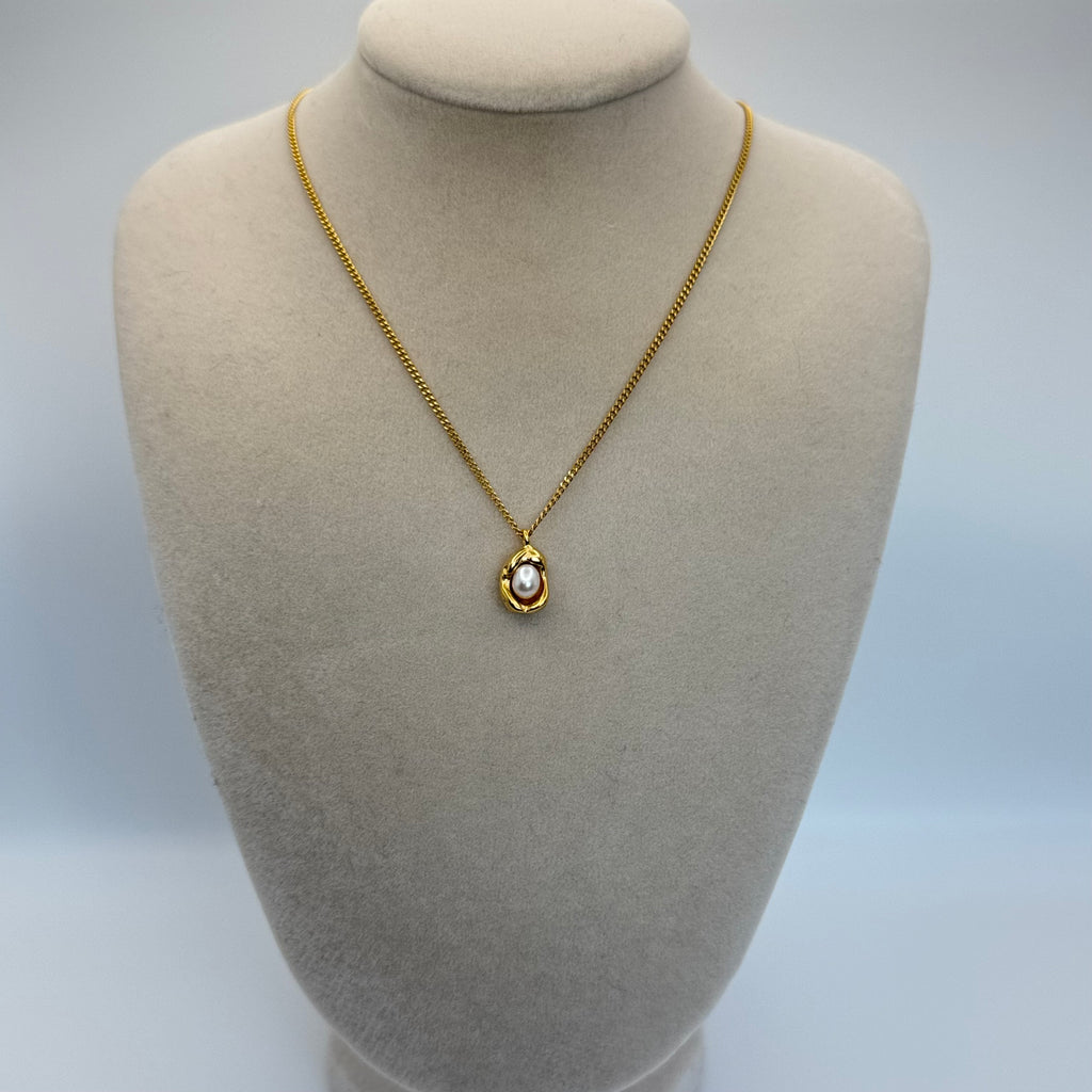 Modern Pearl Necklace